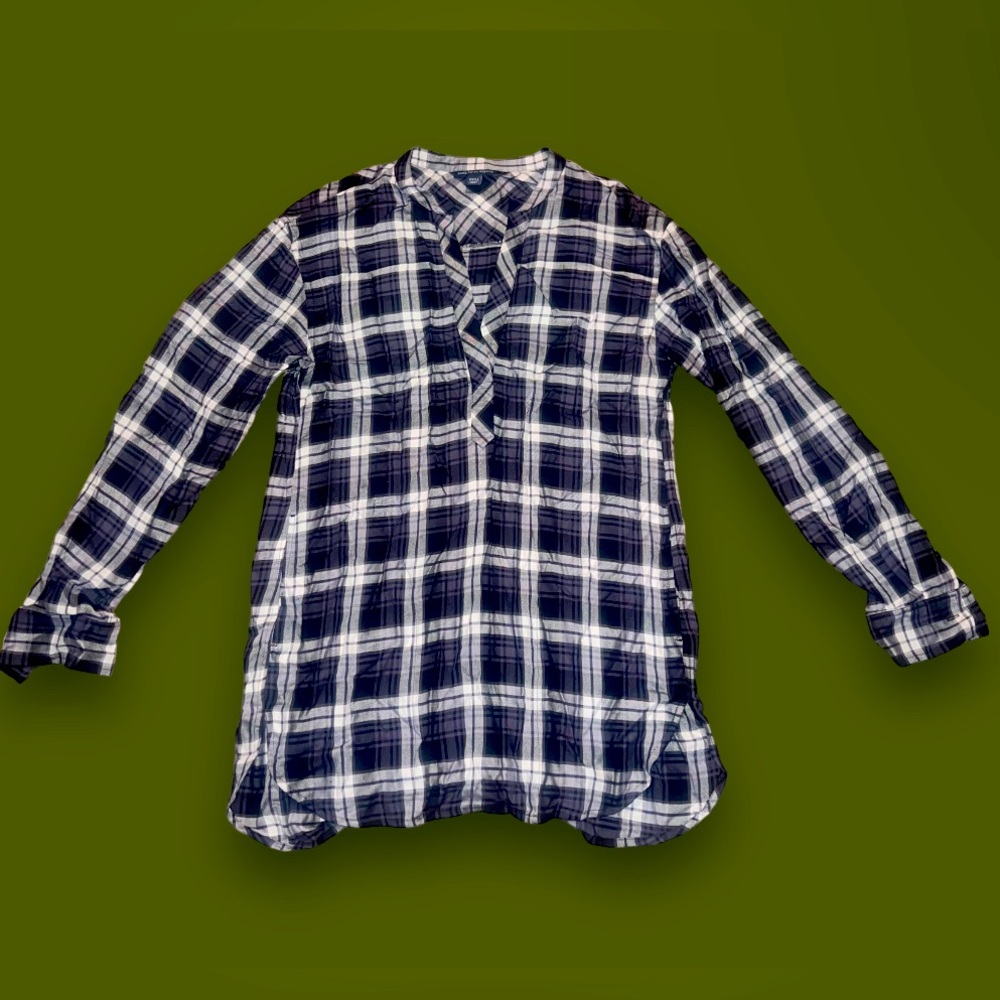 saks fifth avenue button down long sleeve shirt | size:S | women